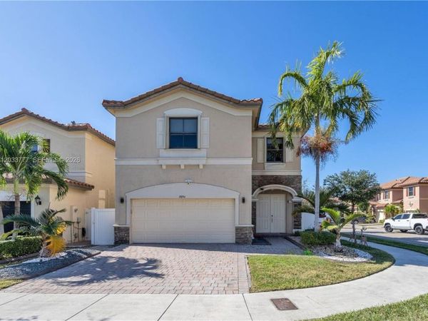 8894 W 34th Ave , Hialeah, FL 33018
