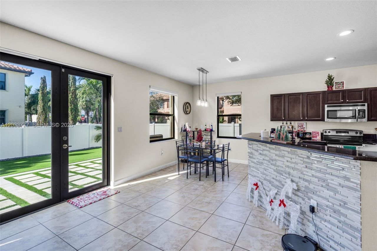 8894 W 34th Ave , Hialeah, FL 33018 Photo