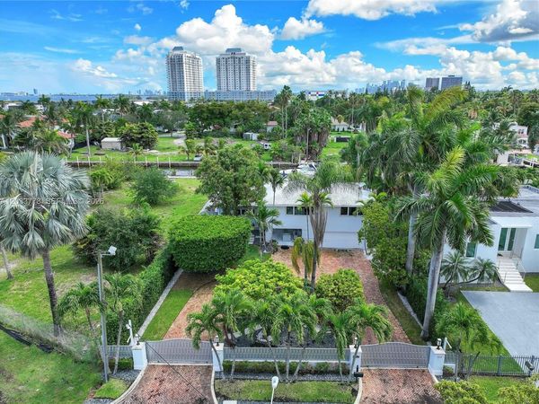 1100 NE 84th St , Miami, FL 33138
