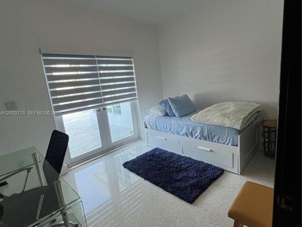 1100 NE 84th St , Miami, FL 33138