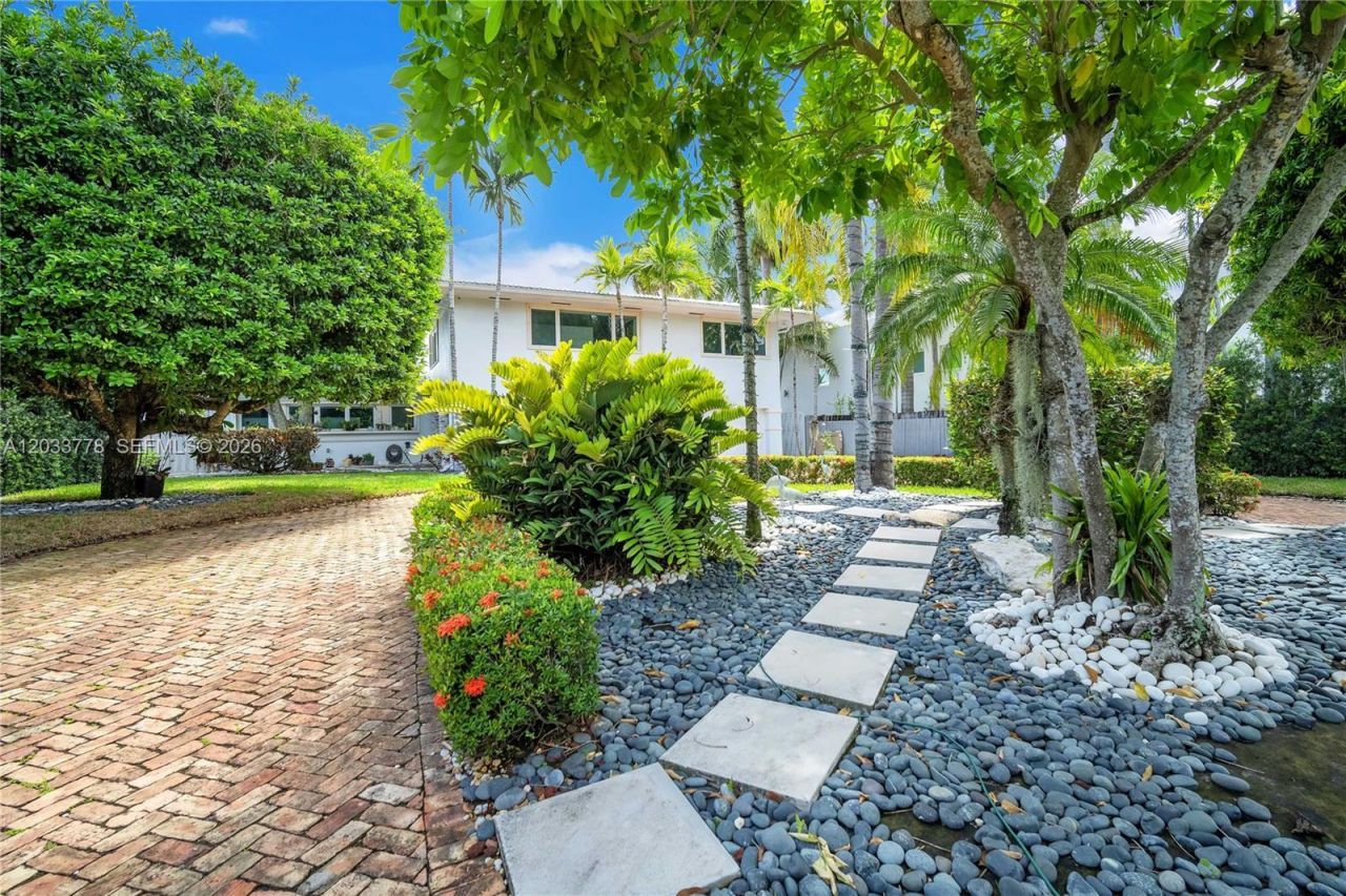 1100 NE 84th St , Miami, FL 33138 Photo