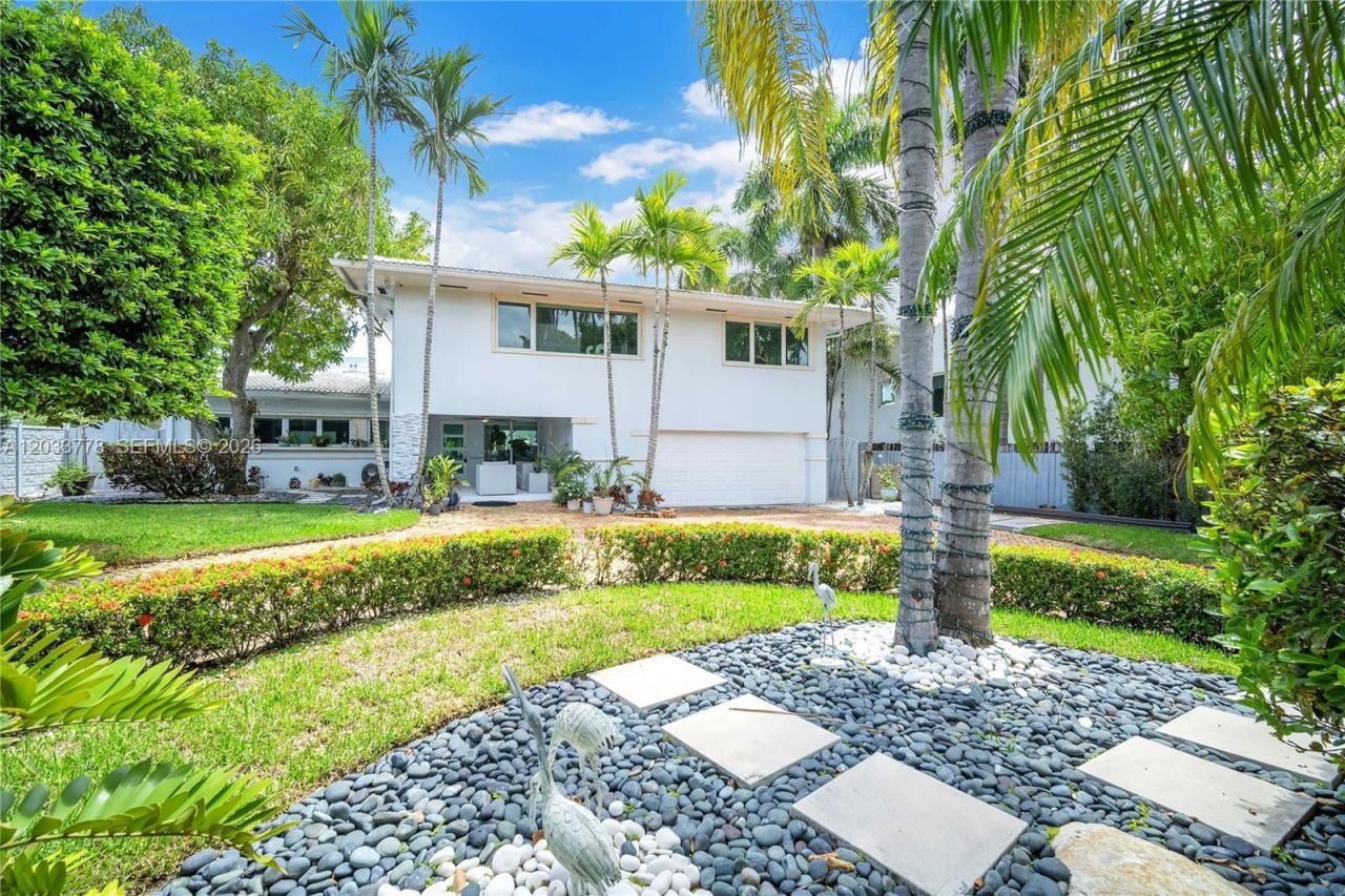 1100 NE 84th St , Miami, FL 33138 Photo