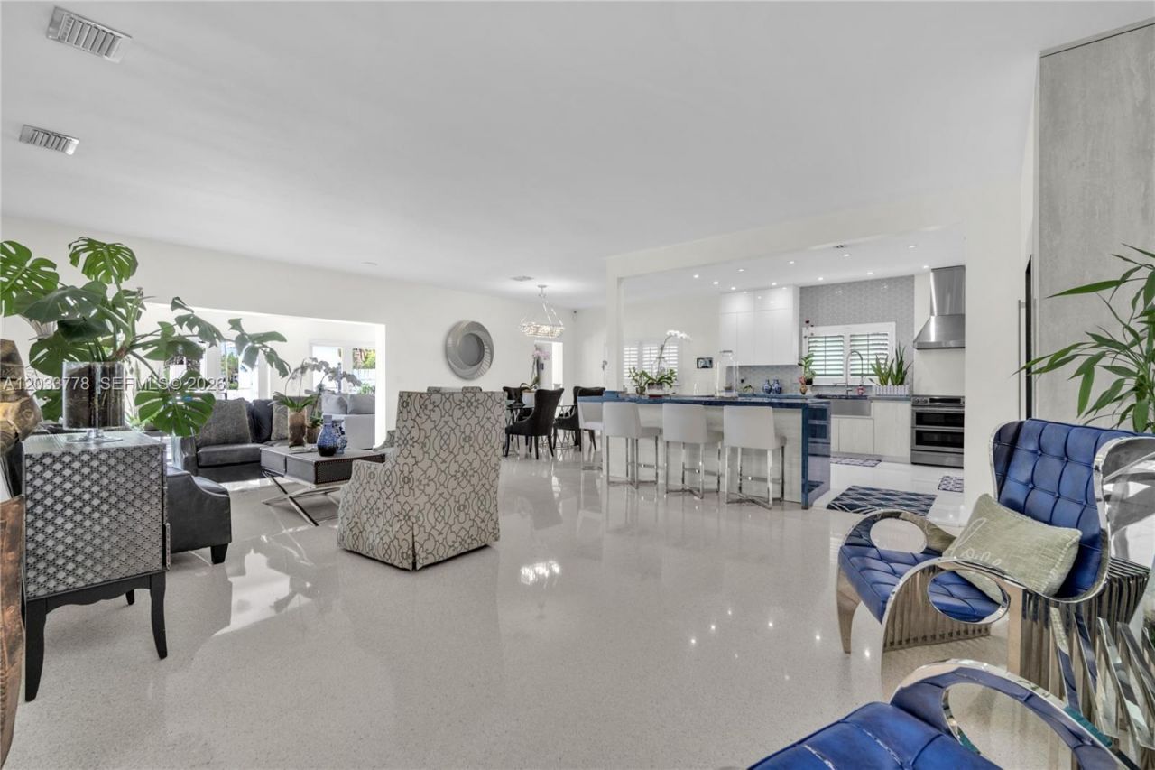 1100 NE 84th St , Miami, FL 33138 Photo