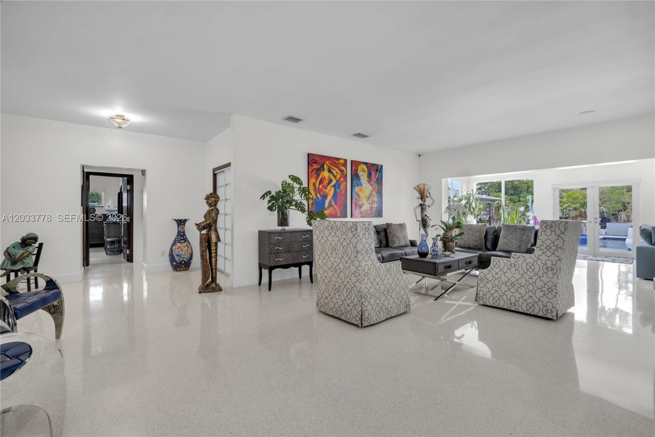 1100 NE 84th St , Miami, FL 33138 Photo