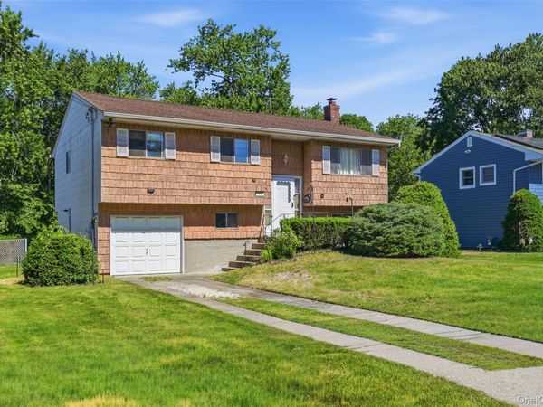94 Babylon Avenue , West Islip, NY 11795