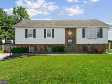 6442 WALKER ROAD, STEWARTSTOWN, PA 17363