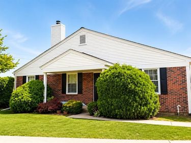 15733 Charleston Drive , Clinton Twp, MI 48038