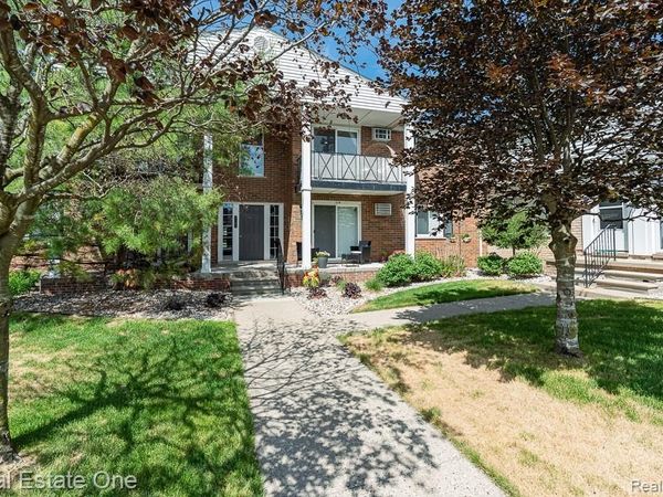 1121 Tienken Court, Rochester Hills, MI 48306