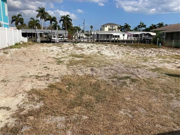 2849 TRIGGERFISH ST , MATLACHA, FL 33993