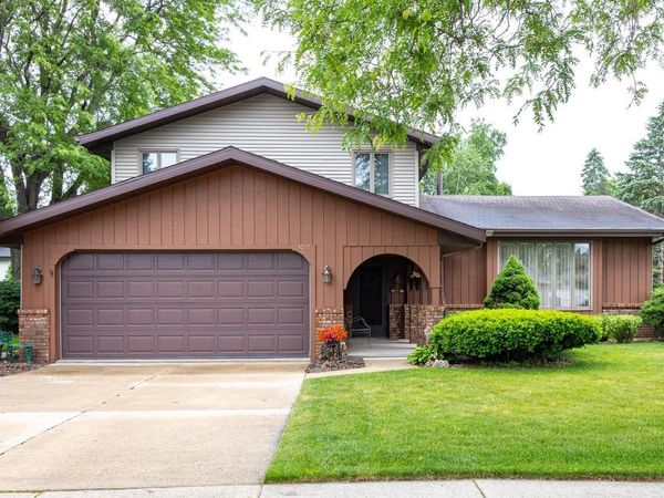 1017 E CAPITOL DRIVE, Appleton, WI 54911