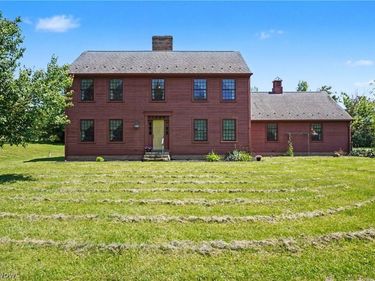4622 Beechwood Avenue NE, Paris, OH 44669
