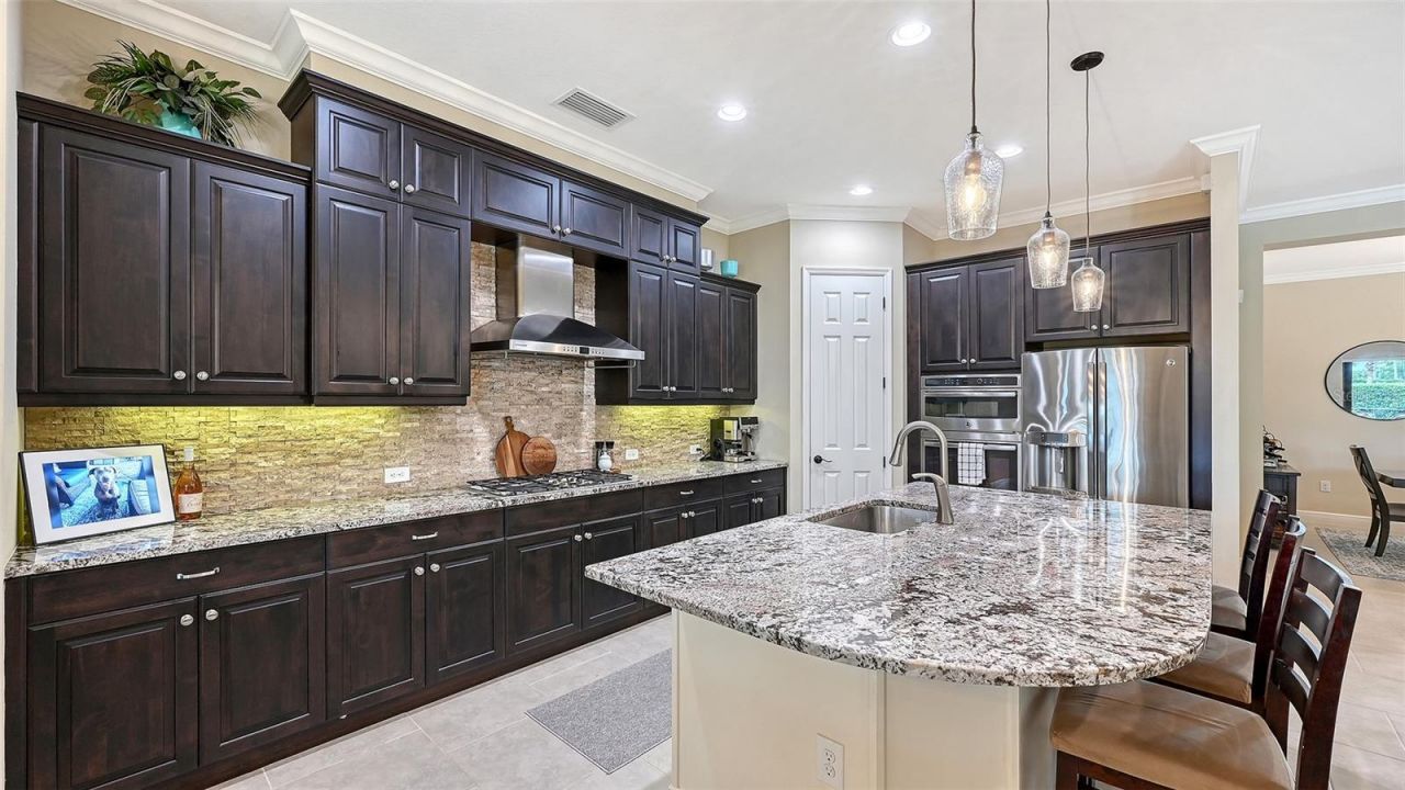 8215 Larkspur Circle , Sarasota, FL 34241 Photo