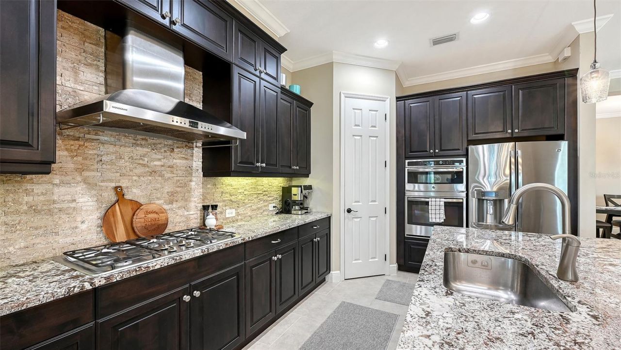 8215 Larkspur Circle , Sarasota, FL 34241 Photo