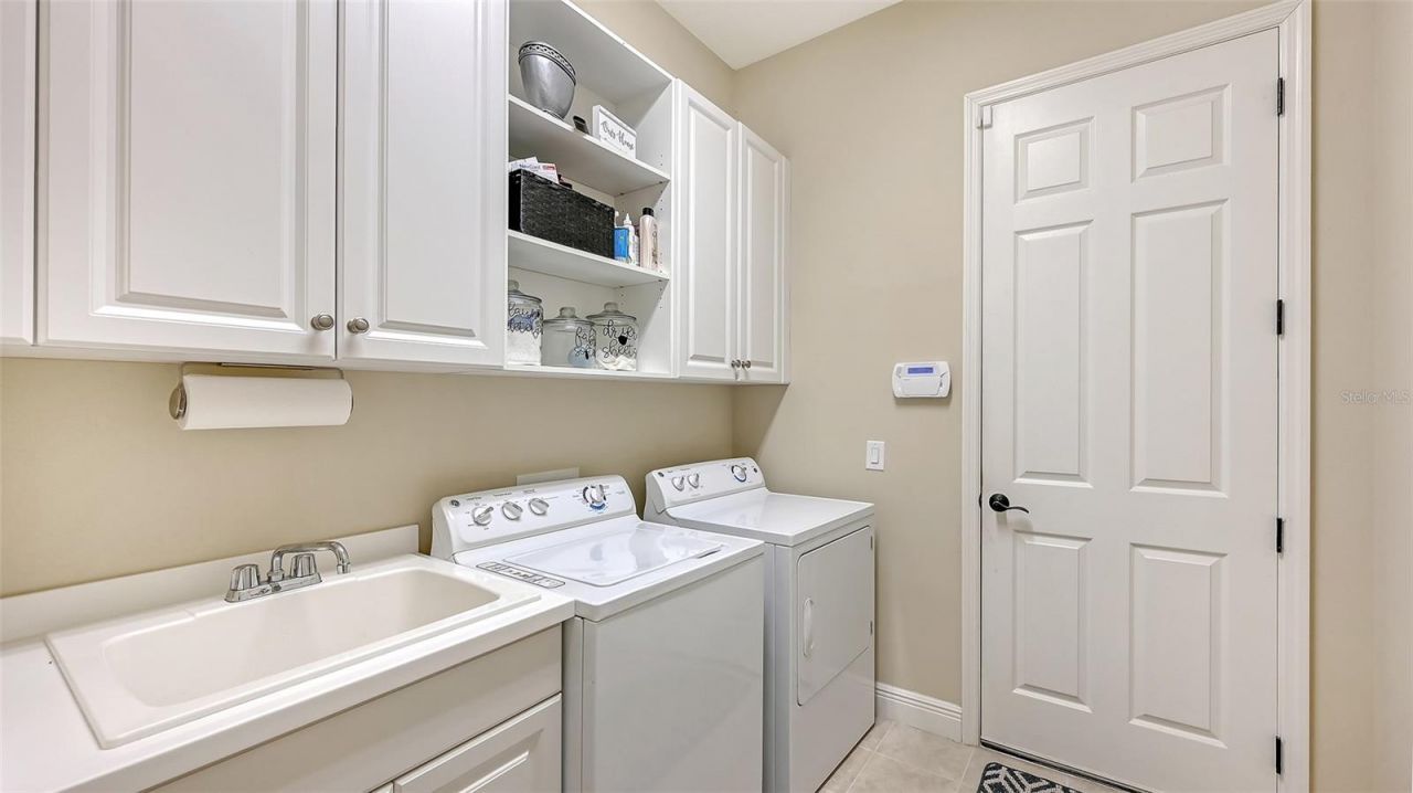8215 Larkspur Circle , Sarasota, FL 34241 Photo