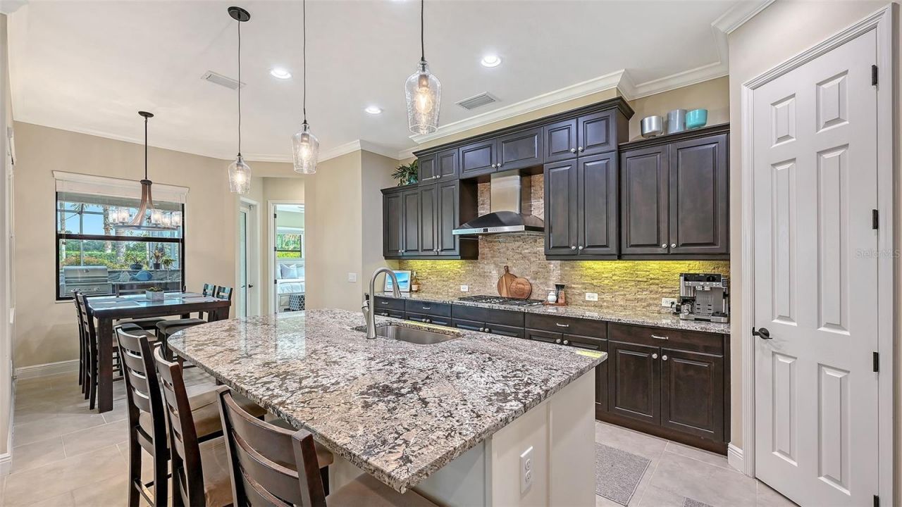 8215 Larkspur Circle , Sarasota, FL 34241 Photo