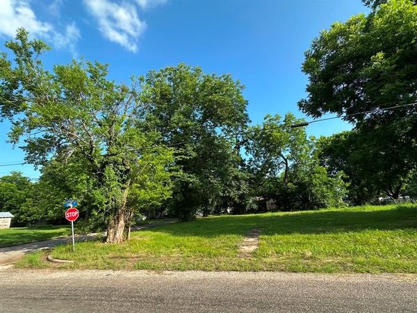 300 W Jackson Street, Clarksville, TX 75426