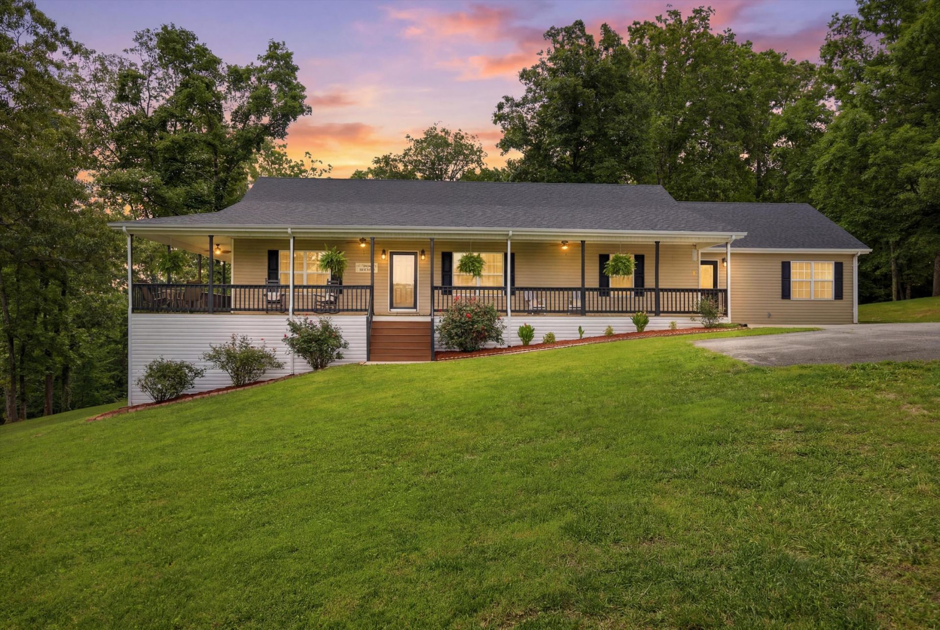 966 Shirley Ann Trail, Hixson, TN 37343 Main Photo
