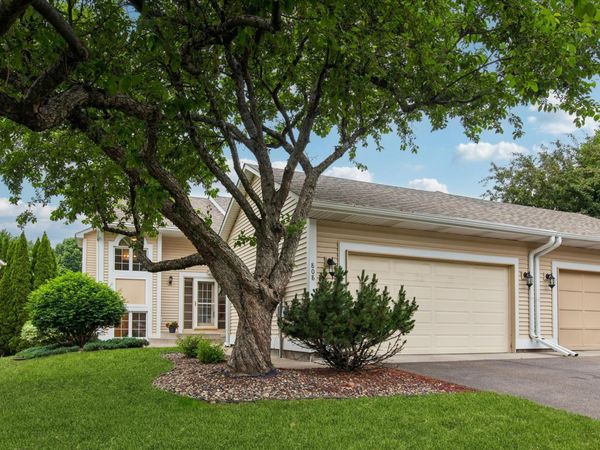 808 Winterberry Drive, Woodbury, MN 55125