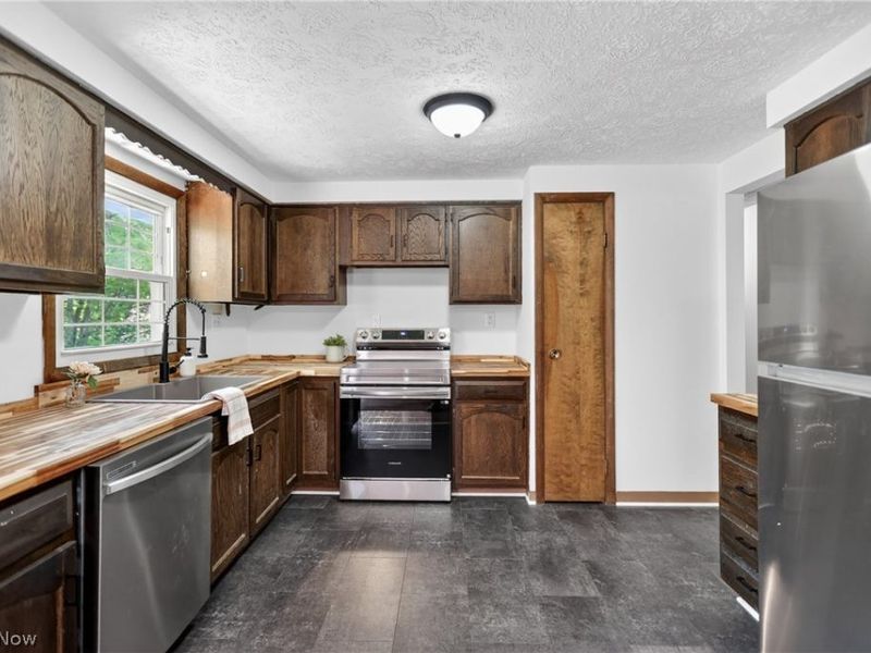 7926 Price Schaffer Road, Hubbard, OH 44425 Photo 2