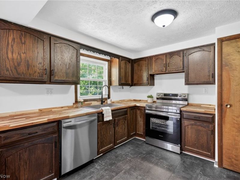 7926 Price Schaffer Road, Hubbard, OH 44425 Photo 3