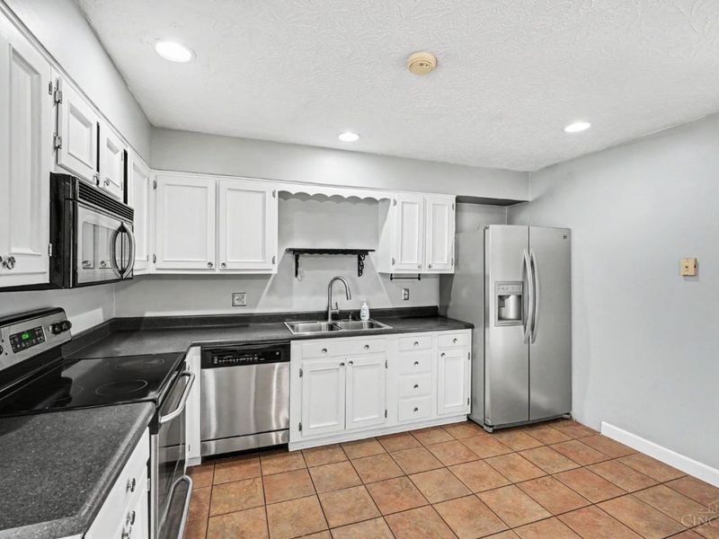 8939 Tripoli Drive, Cincinnati, OH 45251 Photo 8