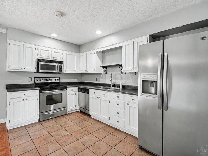 8939 Tripoli Drive, Cincinnati, OH 45251 Photo 9