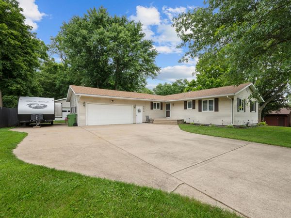 2445 BOBWHITE, Muscatine, IA 52761