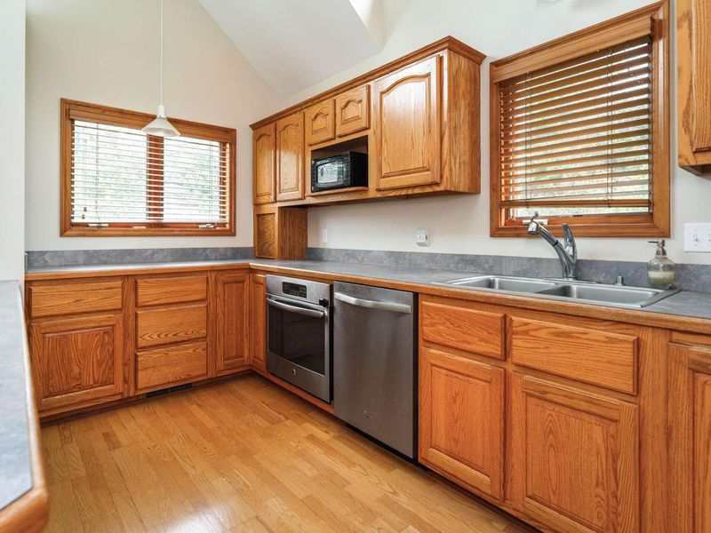 908 Vernon Road , Columbus, OH 43209 Photo 16