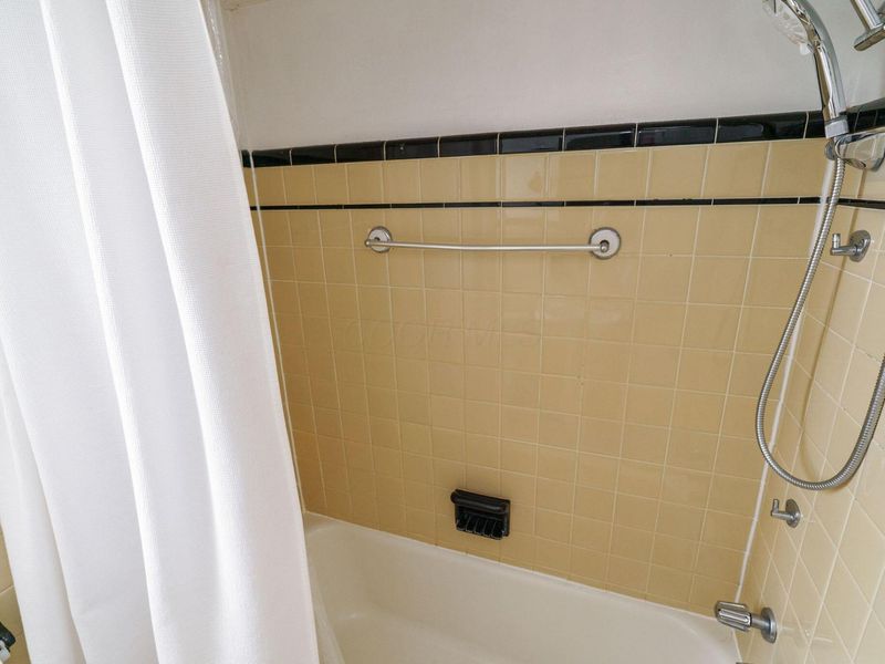 908 Vernon Road , Columbus, OH 43209 Photo 22