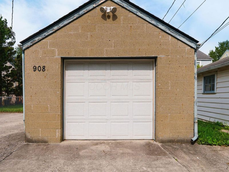 908 Vernon Road , Columbus, OH 43209 Photo 36
