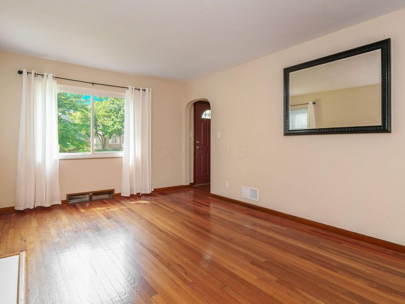 908 Vernon Road , Columbus, OH 43209 Photo 4