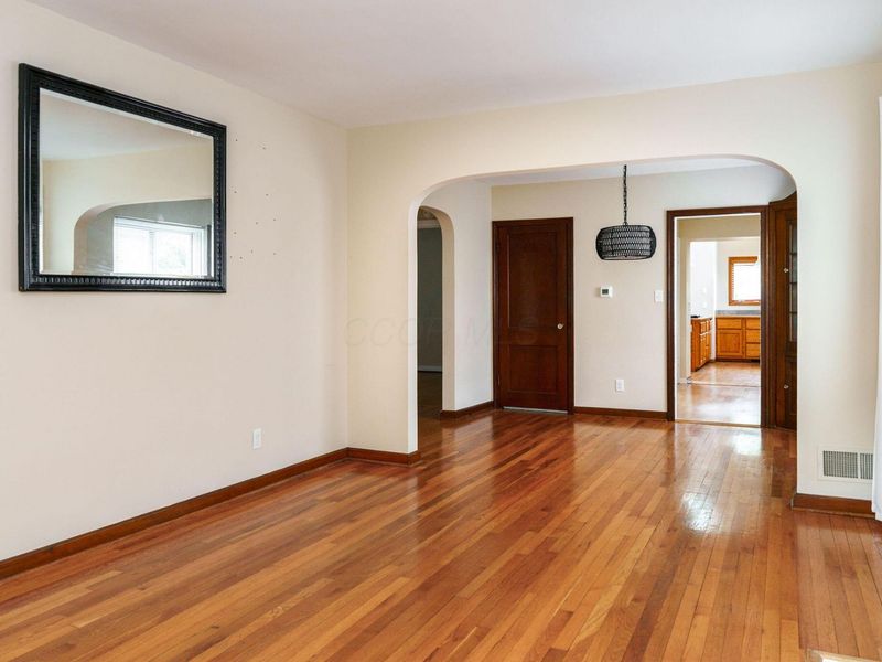 908 Vernon Road , Columbus, OH 43209 Photo 6