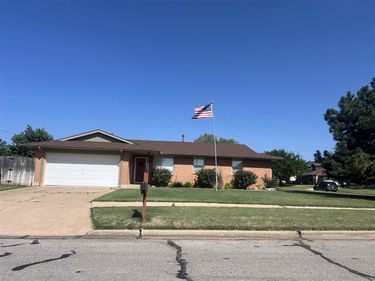 3301 NE Pioneer Blvd, Lawton, OK 00000