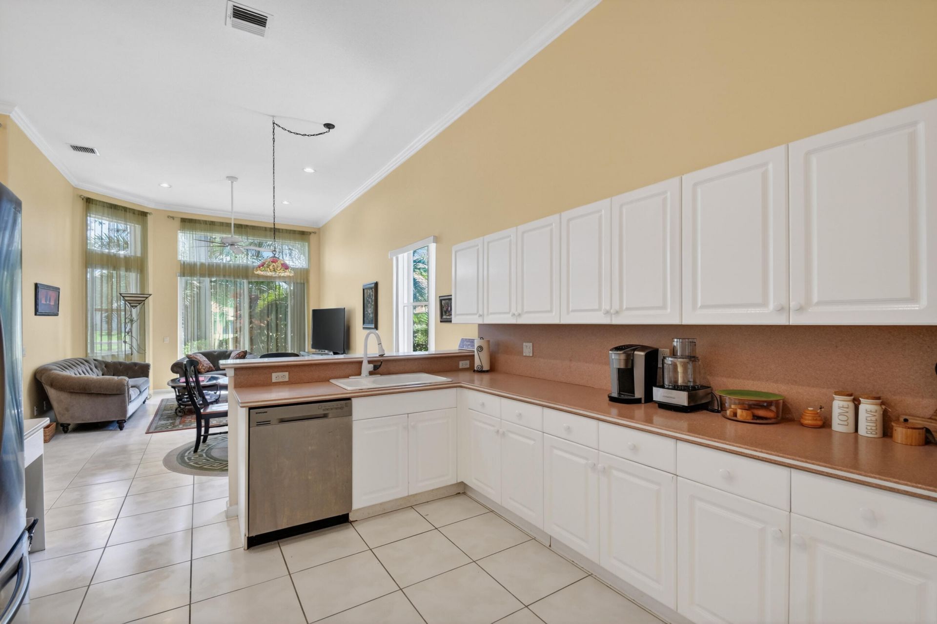 109 Palm Circle, Atlantis, FL 33462 Photo