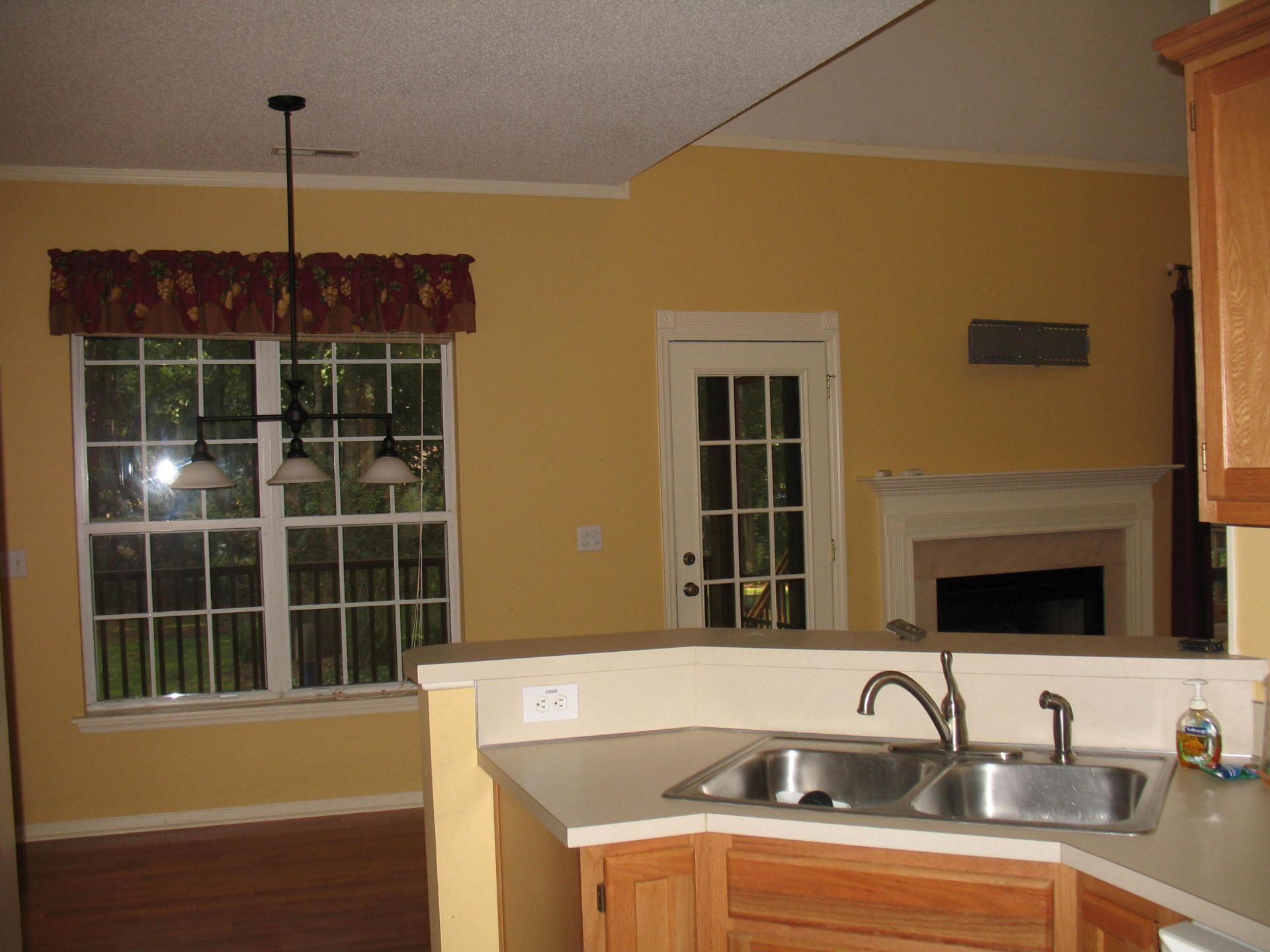 657 Leisure Lane Photo 4