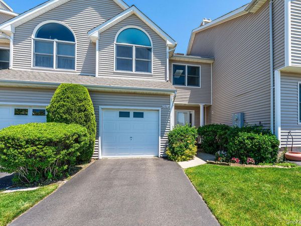2204 Cedar Path , Riverhead, NY 11901