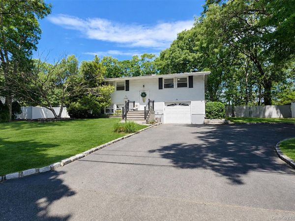 15 Cabin Lane, East Setauket, NY 11733