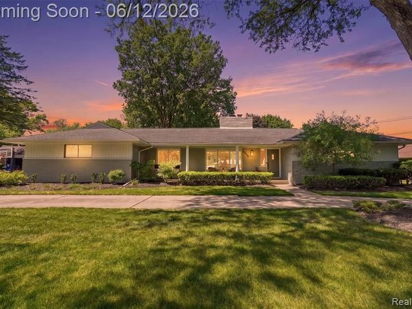 6998 Meadowlake Road, Bloomfield Hills, MI 48301