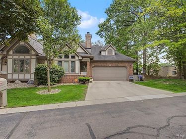 816 N Beech Daly Road , Dearborn Heights, MI 48127