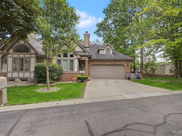 816 N Beech Daly Road , Dearborn Heights, MI 48127