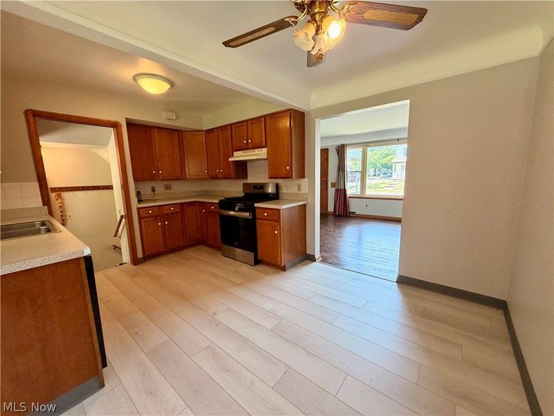 10121 Jasper Road , Cleveland, OH 44111 Photo 12