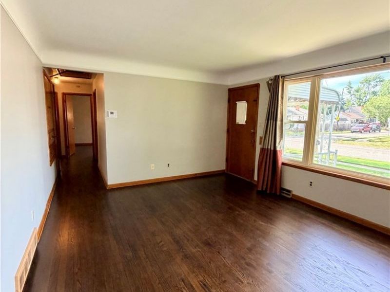10121 Jasper Road , Cleveland, OH 44111 Photo 13