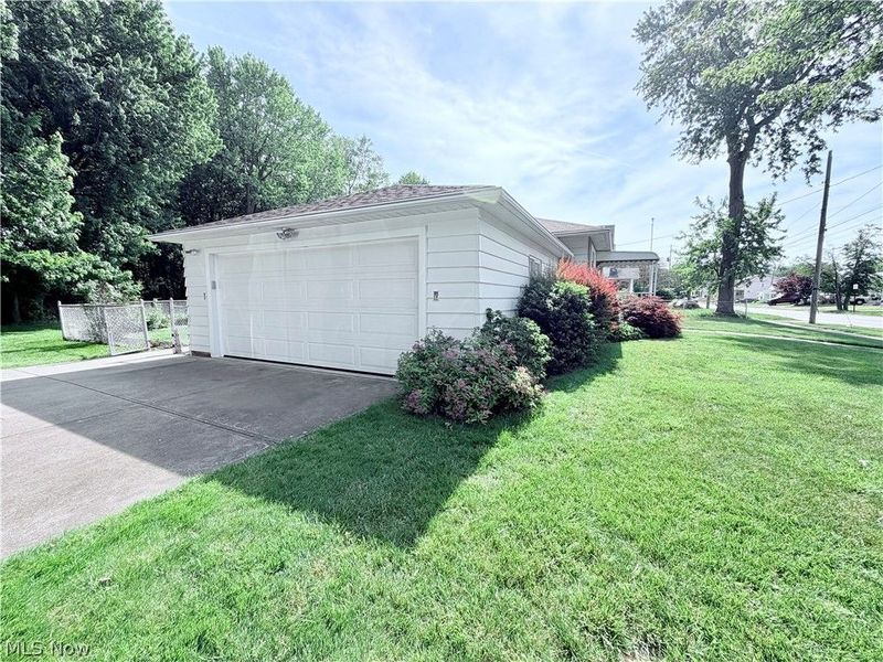 10121 Jasper Road , Cleveland, OH 44111 Photo 2