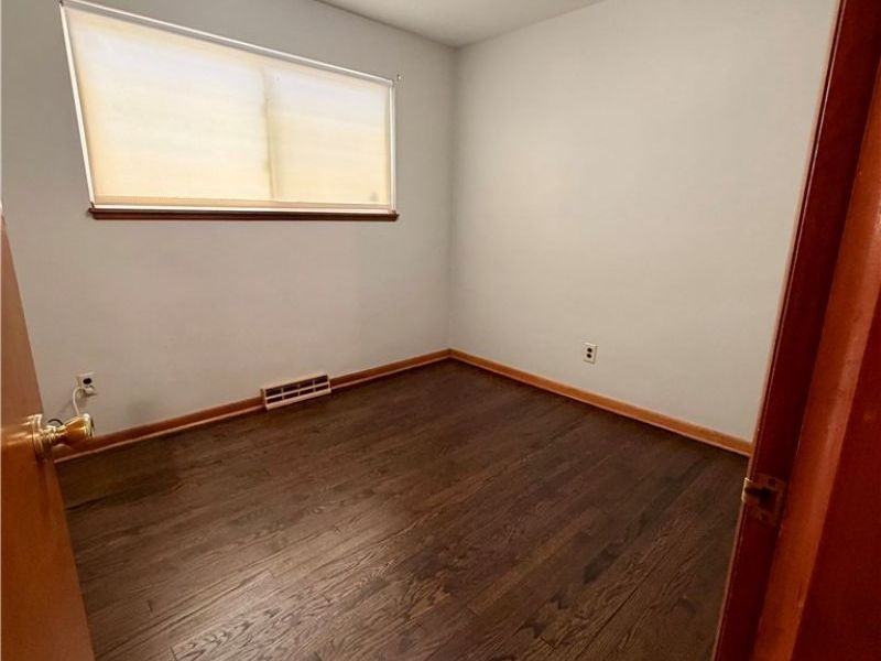10121 Jasper Road , Cleveland, OH 44111 Photo 20