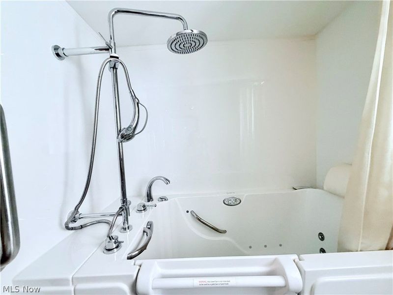 10121 Jasper Road , Cleveland, OH 44111 Photo 24