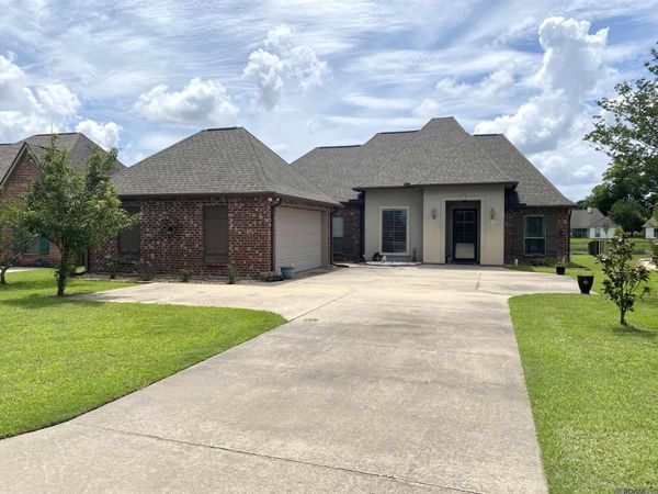 477 Lakeshore Dr, Oscar, LA 70762