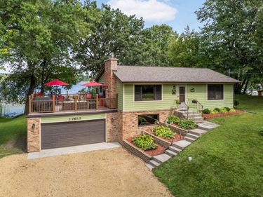 27985 Lakelawn Drive, Lindstrom, MN 55045