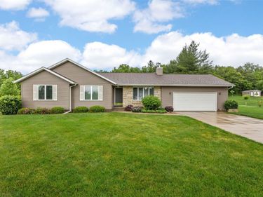 9189 Deer Ridge DR , Cedar Rapids, IA 52411
