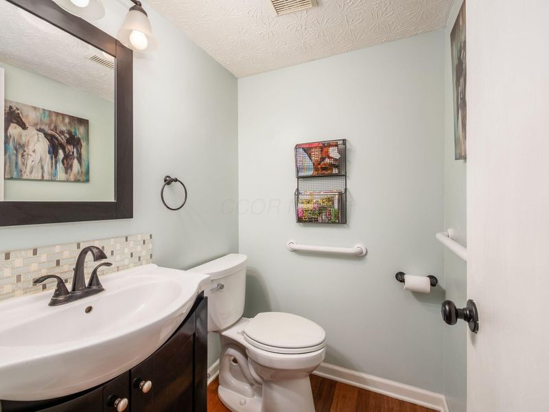 197 Stonhope Drive , Delaware, OH 43015 Photo 9