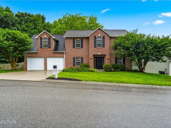 615 Mountain Pass Lane, Knoxville, TN 37923